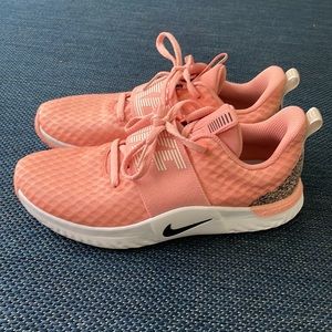 Like new, Women’s Nike Renew In-Season Athletic Shoes